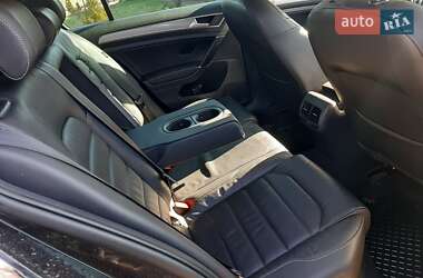 Хэтчбек Volkswagen e-Golf 2016 в 