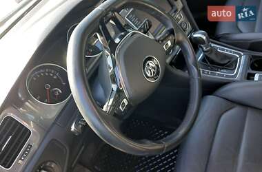 Хэтчбек Volkswagen e-Golf 2016 в 