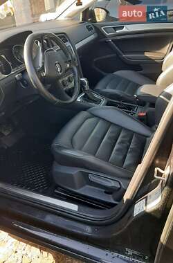 Хэтчбек Volkswagen e-Golf 2016 в 