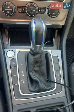 Хэтчбек Volkswagen e-Golf 2016 в 