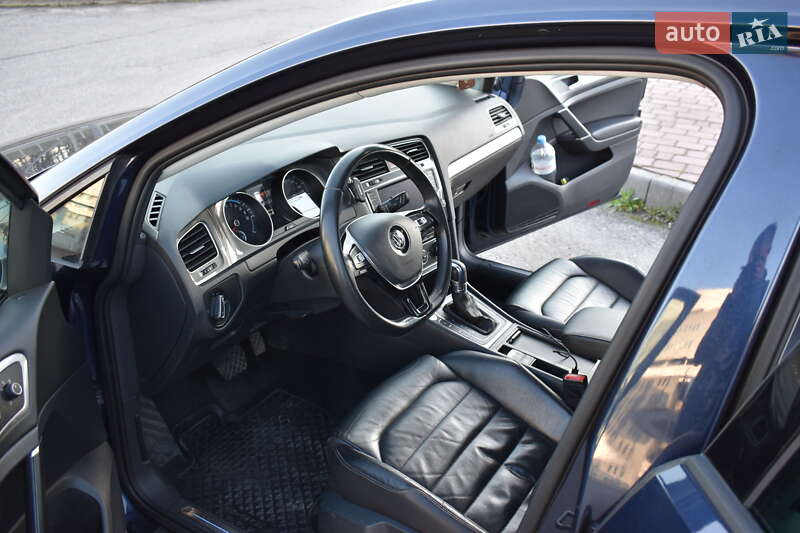 Хетчбек Volkswagen e-Golf 2015 в Львові