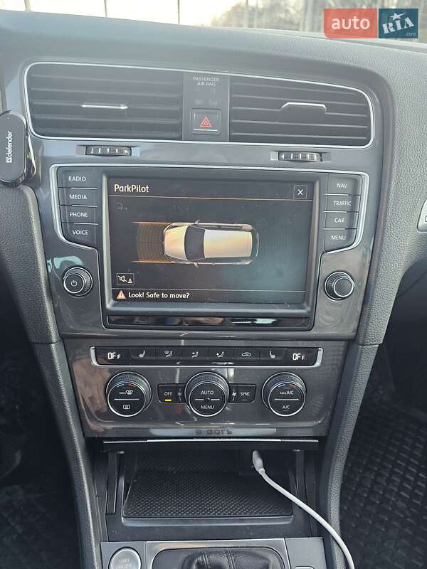 Хетчбек Volkswagen e-Golf 2015 в Львові