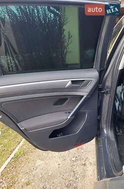 Хэтчбек Volkswagen e-Golf 2019 в 