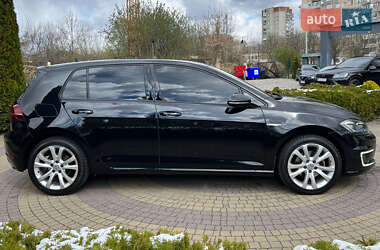 Хэтчбек Volkswagen e-Golf 2017 в 