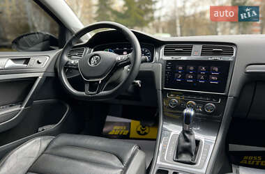 Хэтчбек Volkswagen e-Golf 2017 в 
