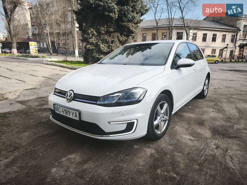 Хэтчбек Volkswagen e-Golf 2018 в 
