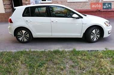 Хэтчбек Volkswagen e-Golf 2016 в 
