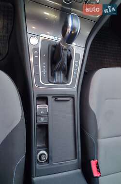Хэтчбек Volkswagen e-Golf 2014 в 