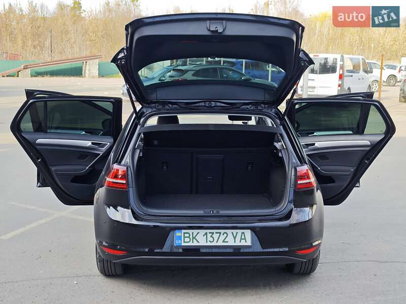 Хетчбек Volkswagen e-Golf 2015 в Рівному