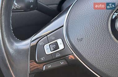 Хэтчбек Volkswagen e-Golf 2014 в 
