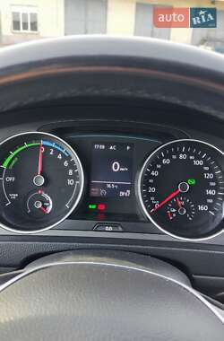 Хетчбек Volkswagen e-Golf 2015 в 