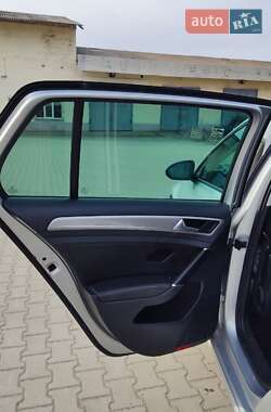 Хетчбек Volkswagen e-Golf 2015 в 