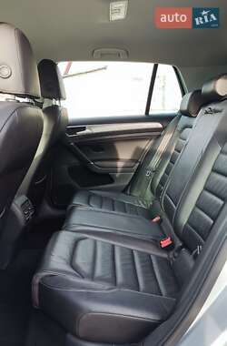 Хетчбек Volkswagen e-Golf 2015 в 