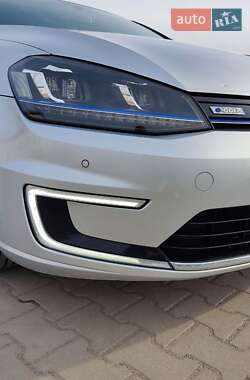 Хетчбек Volkswagen e-Golf 2015 в 