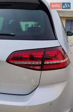 Хетчбек Volkswagen e-Golf 2015 в 