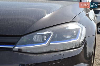 Хэтчбек Volkswagen e-Golf 2018 в 