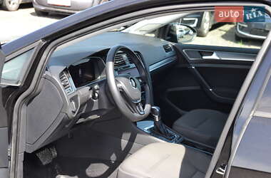 Хэтчбек Volkswagen e-Golf 2018 в 