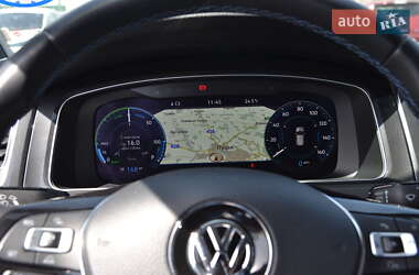 Хэтчбек Volkswagen e-Golf 2018 в 