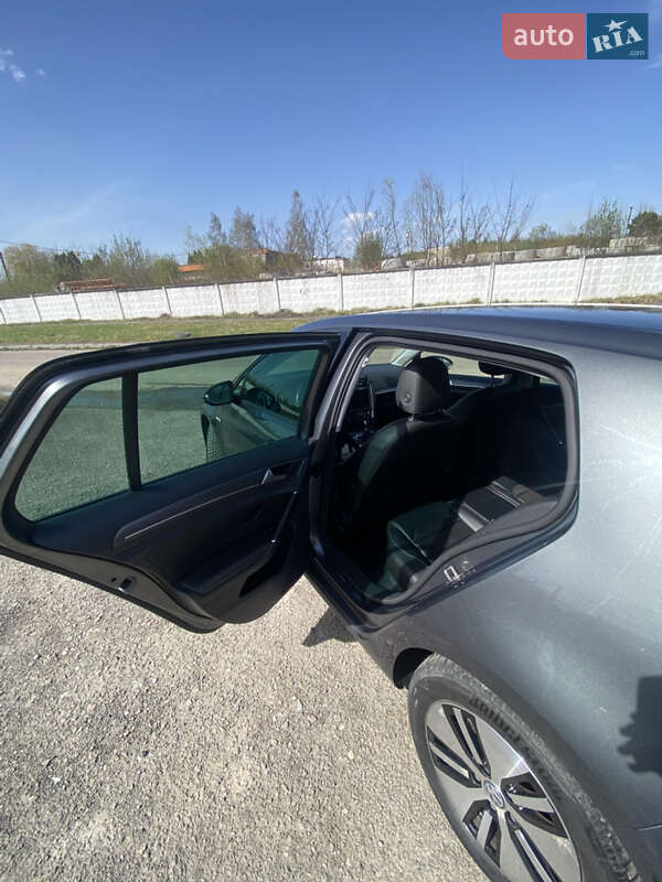 Хэтчбек Volkswagen e-Golf 2017 в Львове