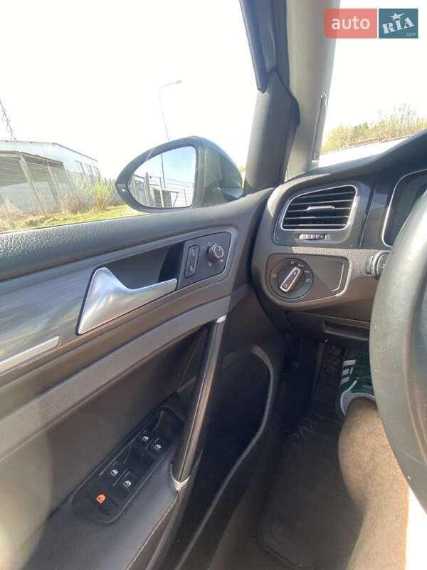 Хэтчбек Volkswagen e-Golf 2017 в Львове