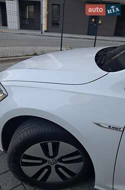 Хэтчбек Volkswagen e-Golf 2019 в 