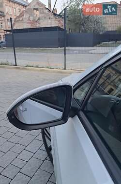 Хэтчбек Volkswagen e-Golf 2019 в 