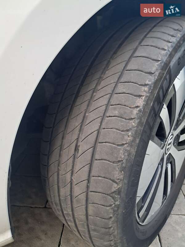 Хетчбек Volkswagen e-Golf 2018 в Львові фото 39 Хетчбек Volkswagen e-Golf 2018 в Львові