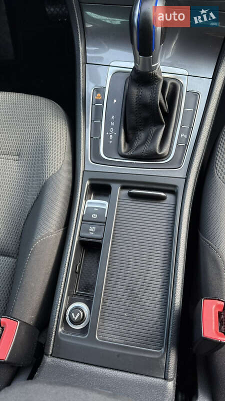 Хетчбек Volkswagen e-Golf 2014 в Ужгороді