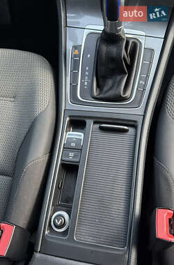 Хетчбек Volkswagen e-Golf 2014 в 
