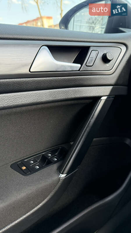 Хетчбек Volkswagen e-Golf 2014 в Ужгороді