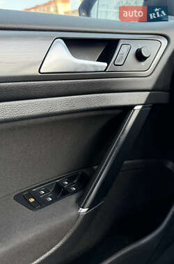 Хетчбек Volkswagen e-Golf 2014 в 