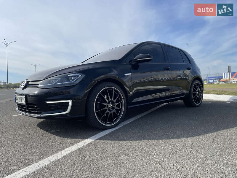 Хетчбек Volkswagen e-Golf 2019 в Києві