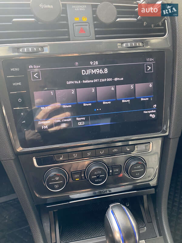 Хетчбек Volkswagen e-Golf 2019 в Києві