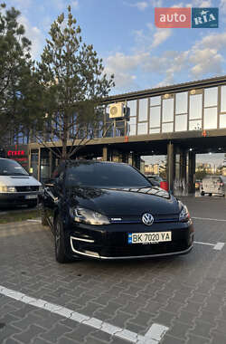 Хетчбек Volkswagen e-Golf 2016 в 