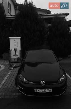 Хетчбек Volkswagen e-Golf 2016 в 