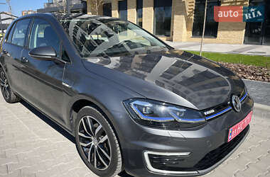 Хэтчбек Volkswagen e-Golf 2019 в 