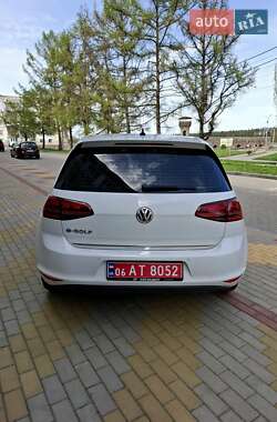 Хэтчбек Volkswagen e-Golf 2015 в 