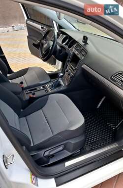 Хэтчбек Volkswagen e-Golf 2015 в 