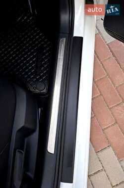 Хэтчбек Volkswagen e-Golf 2015 в 