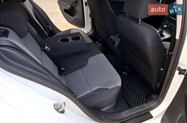 Хэтчбек Volkswagen e-Golf 2015 в 
