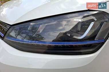 Хэтчбек Volkswagen e-Golf 2015 в 