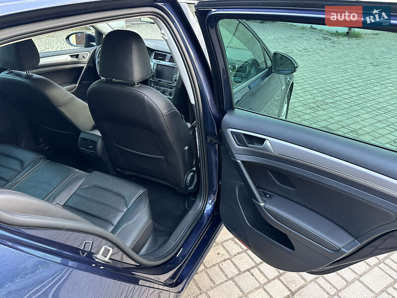 Хэтчбек Volkswagen e-Golf 2016 в Луцке