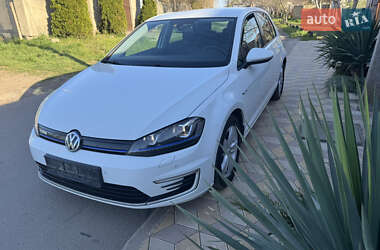 Хэтчбек Volkswagen e-Golf 2016 в 
