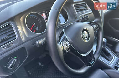 Хэтчбек Volkswagen e-Golf 2016 в 