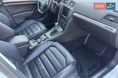 Хэтчбек Volkswagen e-Golf 2016 в 