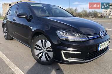 Хетчбек Volkswagen e-Golf 2016 в 