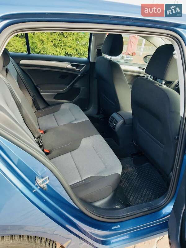 Хетчбек Volkswagen e-Golf 2016 в Києві