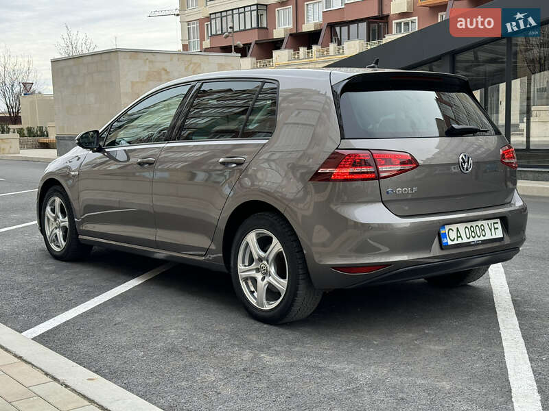 Хэтчбек Volkswagen e-Golf 2015 в Умани