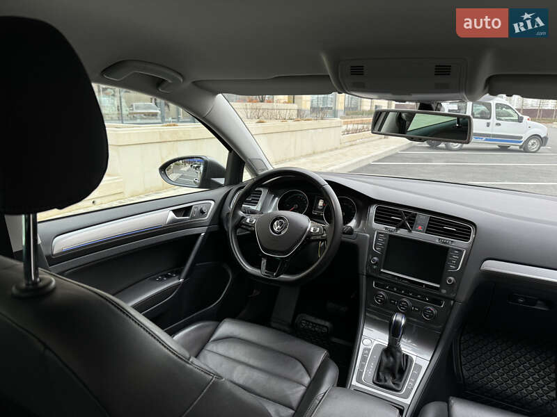 Хэтчбек Volkswagen e-Golf 2015 в Умани