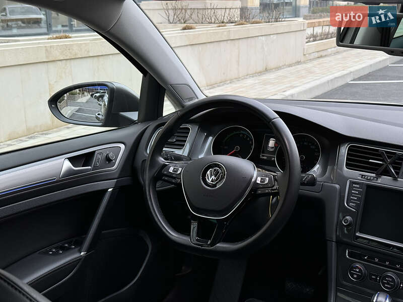 Хэтчбек Volkswagen e-Golf 2015 в Умани